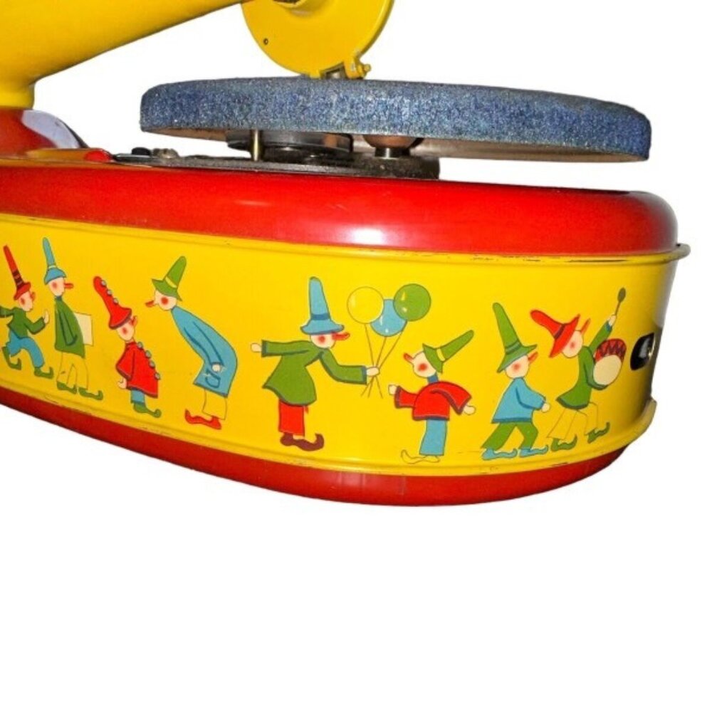 Works well! Lindstrom Electric Phonograph 777 Tin Litho Toy Record Player - Picture 7 of 10